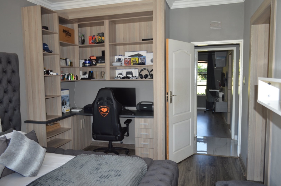 4 Bedroom Property for Sale in Wilkoppies North West